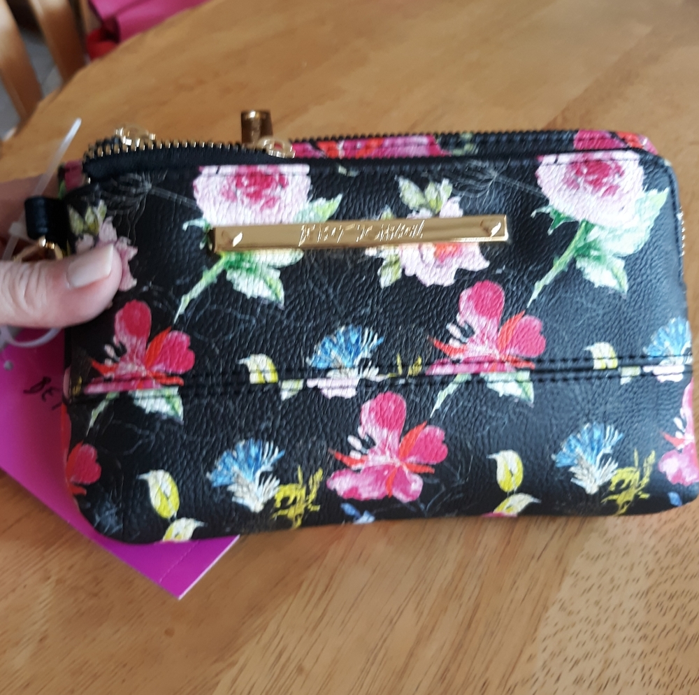 NEW BETSEY JOHNSON POUCH WRISTLET CLUTCH
